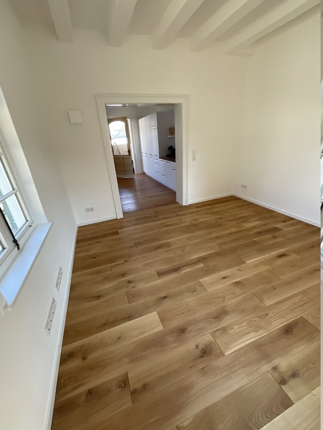 Fachgerecht erneuerter Dielenboden mit neuem Öl-Finish Dielenboden im Altbau nach der Sanierung