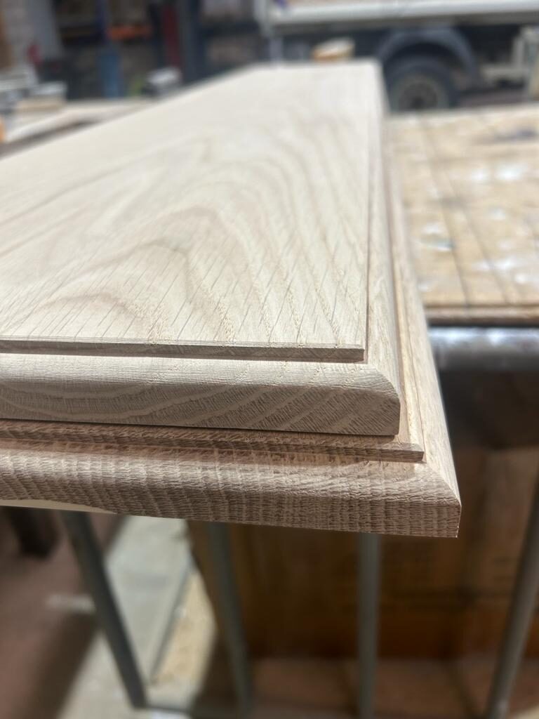 Eichenfensterbänke aus eigener Tischlerei Eichenfensterbänke mit Profilierung aus unserer Tischlerei