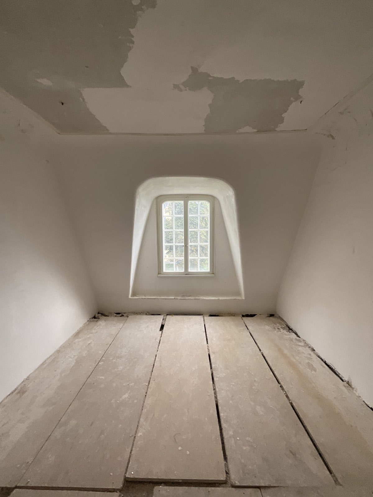 Kalkglätte an der Gaube