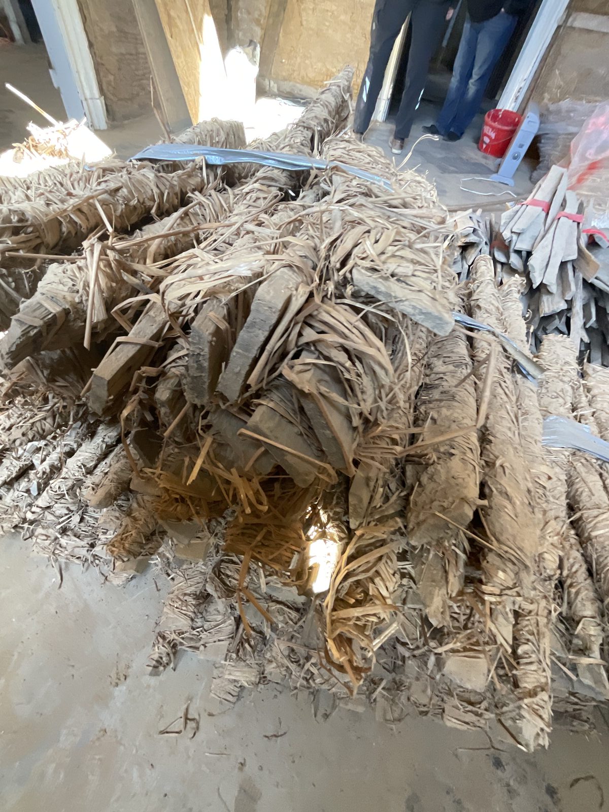 Ausgebaute Lehmwickel zur Neuwickelung