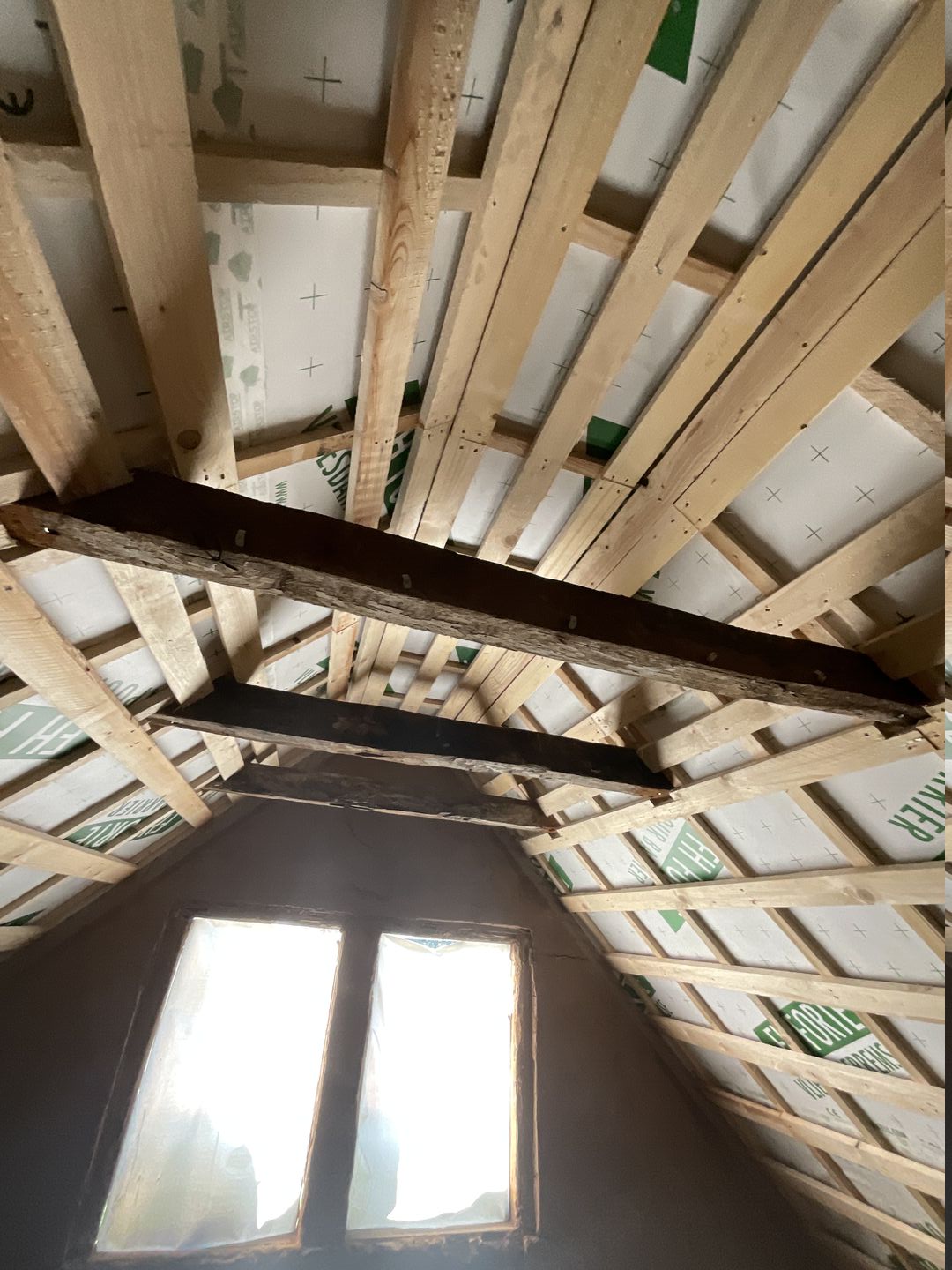 Dachgeschoss im Rohbau Vorbereitungen im Dachgeschoss vor dem Verputzen