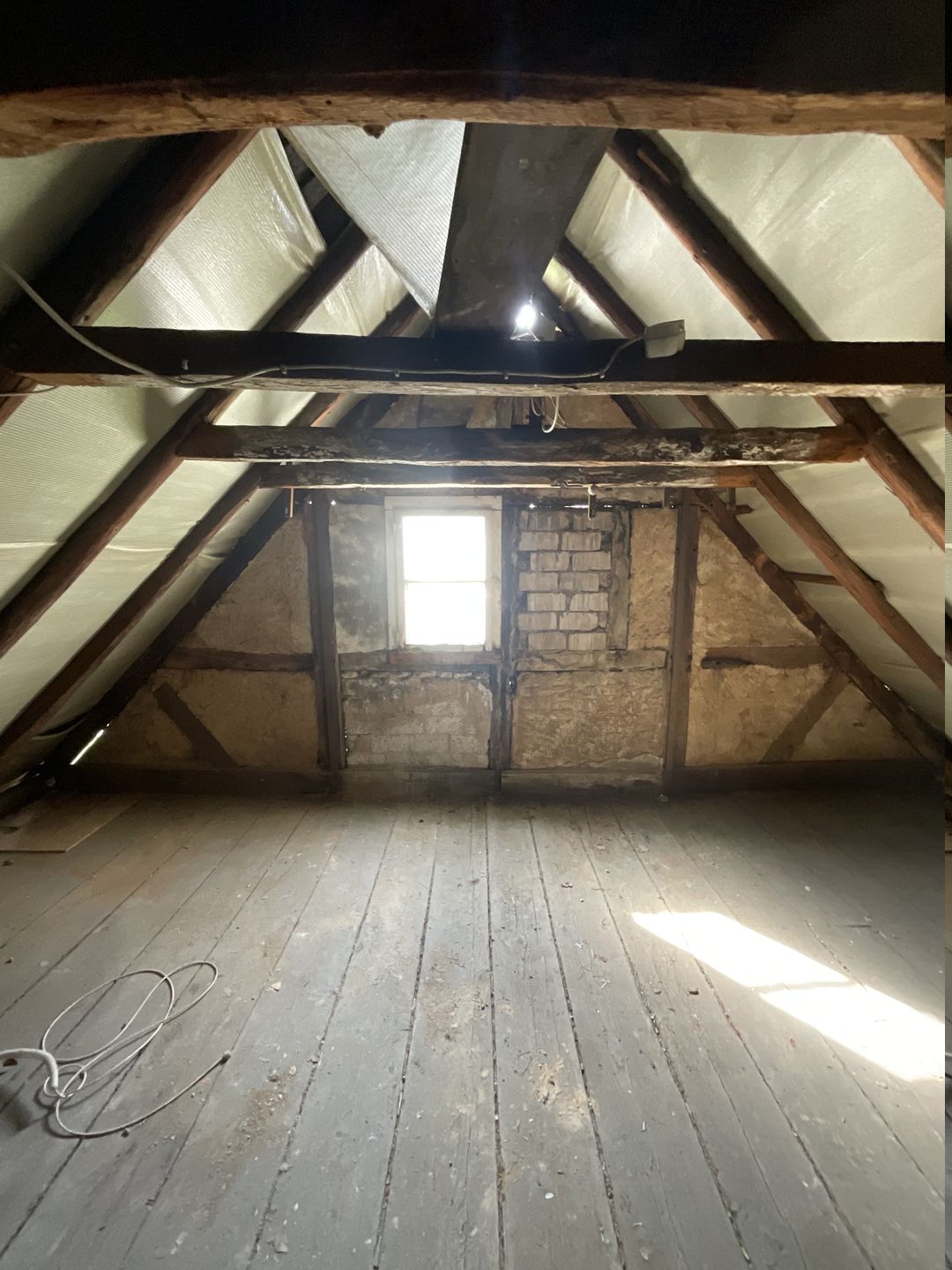 Dachboden des Fachwerkhauses vor dem Ausbau