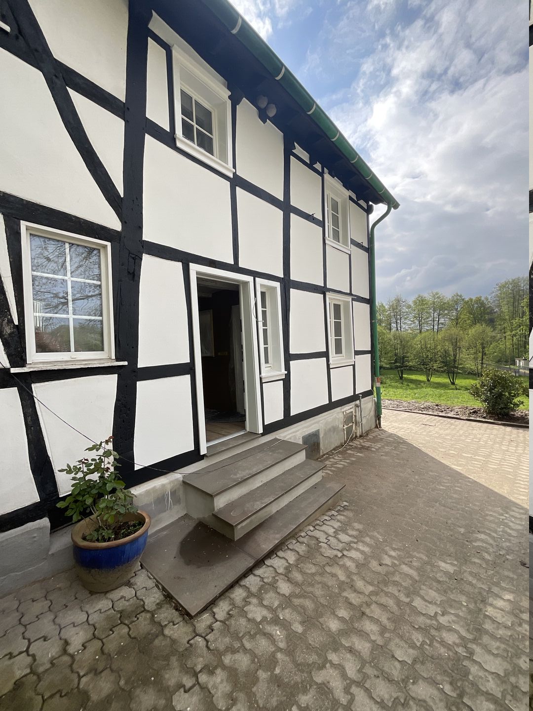 Entkernung des denkmalgeschützten Fachwerkreihenhauses in Leverkusen Pattscheid