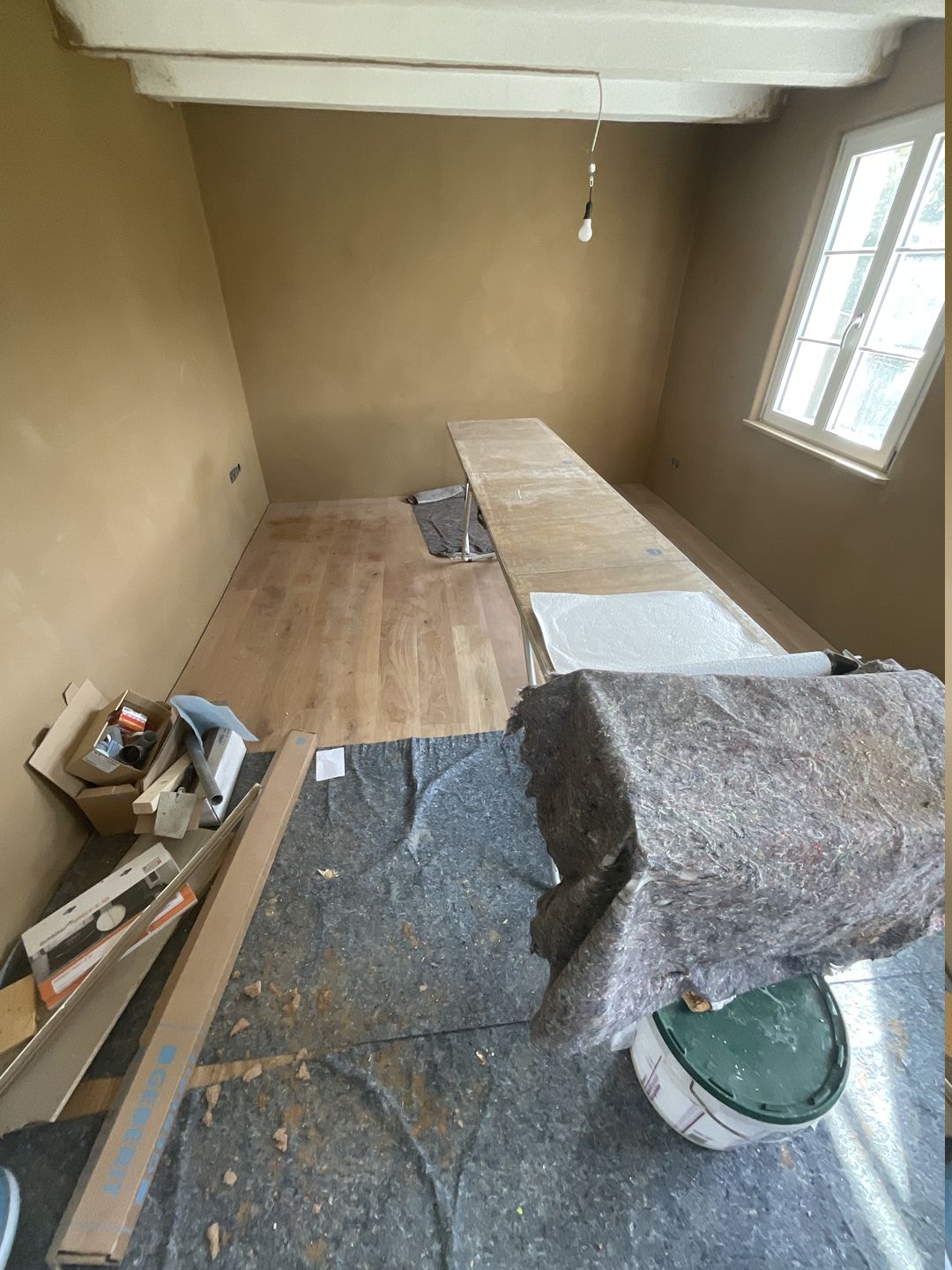 Massives Eichendielen-Parkett und Lehmoberputz Terra fein